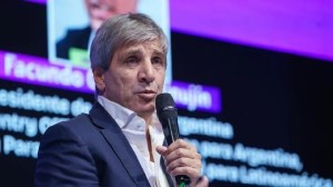 El Gobierno profundiza la absorción de pesos mientras el riesgo país vuelve a superar los 500 puntos