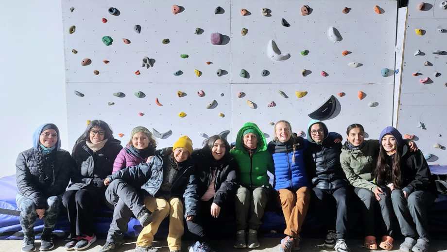 Escalar, una meta común para el grupo de mujeres patagónicas. Foto: gentileza. 
