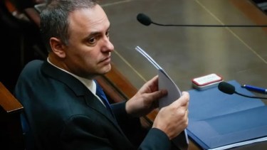 El oficialismo duda de sesionar en el Senado por temor a una embestida contra Manuel Adorni