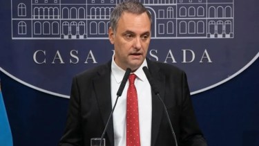 Confirman que Manuel Adorni se reunió con empresarios durante el viaje investigado a Punta del Este