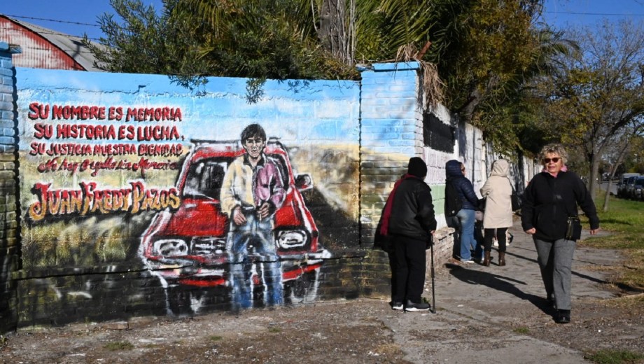 Mural conmemorativo de Fredy Pazos, joven asesinado en Viedma. Foto: Marcelo Ochoa.