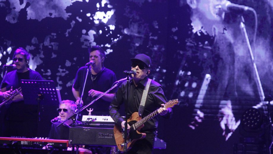 Andrés Calamaro en el estadio Ruca Che de Neuquén, el sábado dos de mayo. (Foto: Oscar Livera)