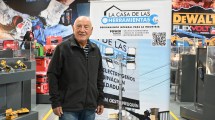 Imagen de Hace 50 años llegó de Buenos Aires manejando un pequeño colectivo y hoy a los 80 años, es esencial en Vaca Muerta