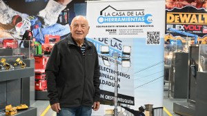 Hace 50 años llegó de Buenos Aires manejando un pequeño colectivo y hoy a los 80 años, es esencial en Vaca Muerta