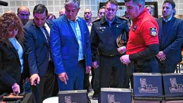 Presentaron nuevas armas menos letales en Neuquén: el ministro de Seguridad explicó cuándo se usarán