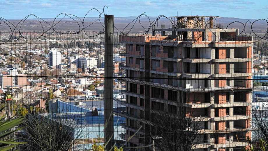 Los edificios deberan tener final de obra y la conformidad de los entes de  los servicios antes de ser habitados (foto Cecilia Maletti)
