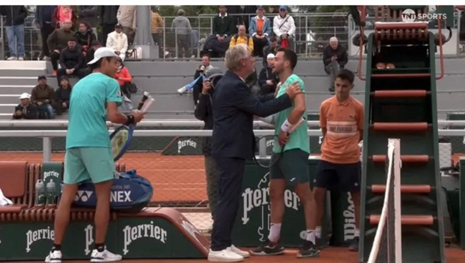 Tras el partido de la qualy de Roland Garros, Martínez y Sakamoto se quedaron discutiendo.