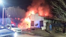 Imagen de Lo que inició como un incendio en Roca terminó con armas secuestradas: se abrió una causa judicial