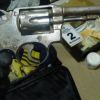 Imagen de Una investigación por un ataque armado derivó en allanamientos con droga, armas y un detenido en Cutral Co