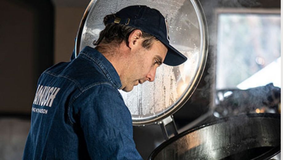 Martín García, socio fundador de Manush. El ingeniero en alimentos lidera la producción en una planta industrial diseñada para abastecer a toda la región.