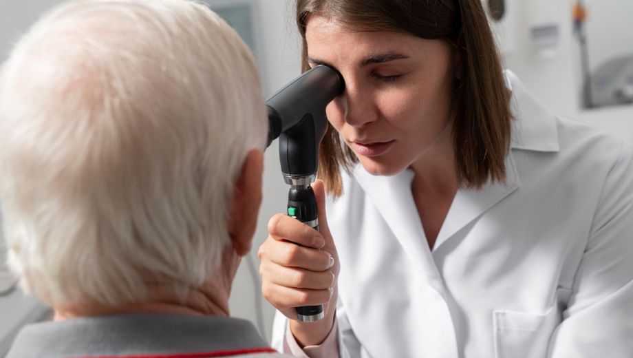 Vinculada frecuentemente a problemas de la glándula tiroides como el hipertiroidismo, la enfermedad ocular tiroidea requiere un abordaje multidisciplinario entre endocrinólogos y oftalmólogos. Foto gentileza. 