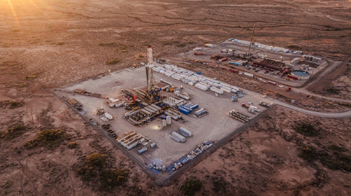 El desarrollo no convencional en Vaca Muerta incorpora una demanda industrial creciente sobre la cuenca del río Neuquén.