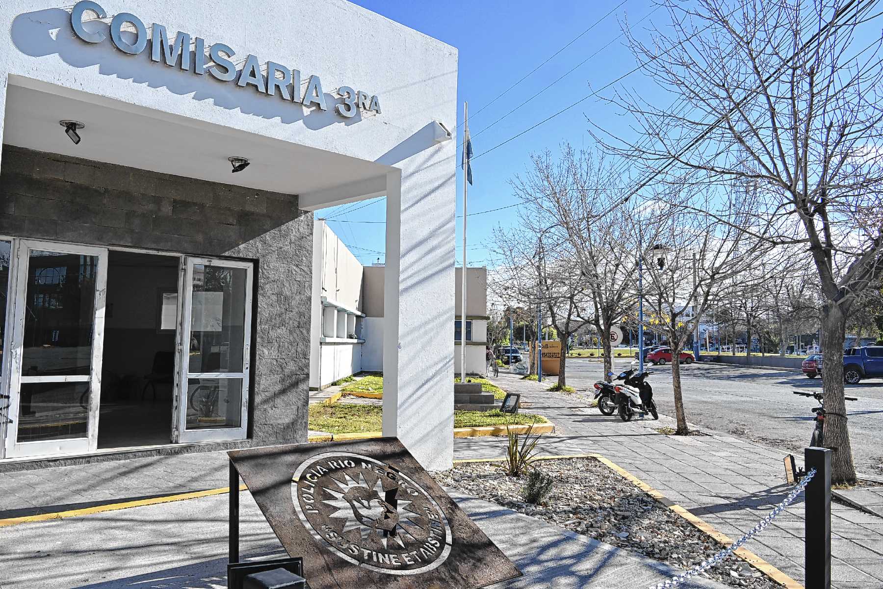 Detienen a ladrón que robó mochila con inhibidor de alarmas en Roca