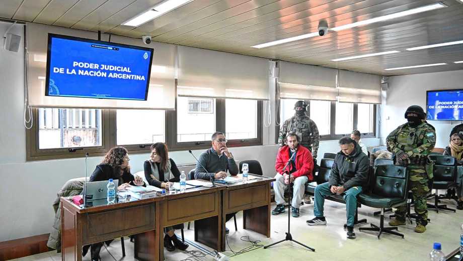 La audiencia se desarrolló en los tribunales federales de Roca. Foto Juan Thomes.