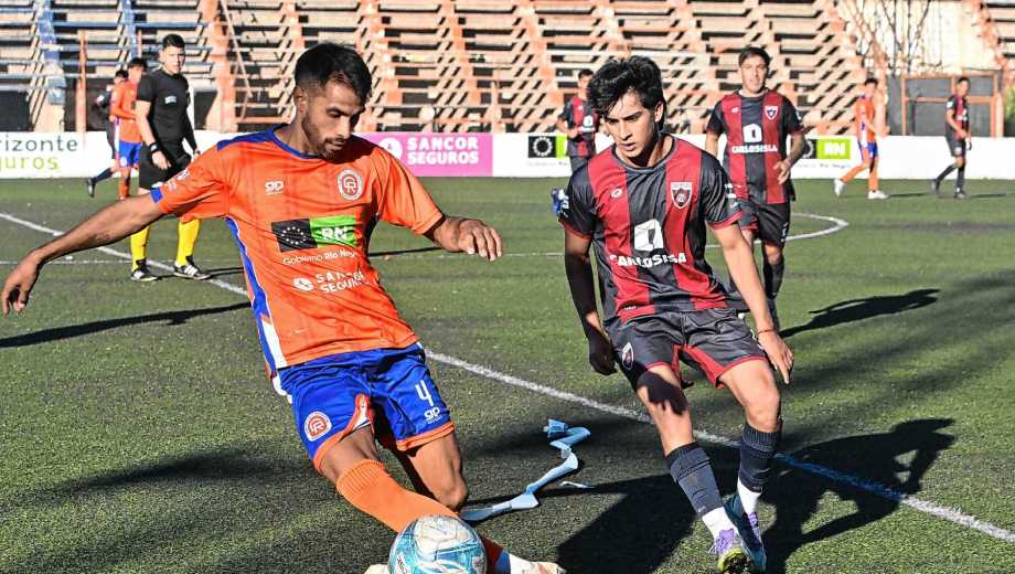 Deportivo Roca y Argentinos del Norte tendrán un duelo directo por la cima del Clausura. (Foto: Archivo/Andrés Maripe)