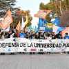 Imagen de Miles de personas marcharon en Roca en defensa de la universidad pública y en reclamo a la Ley de Financiamiento