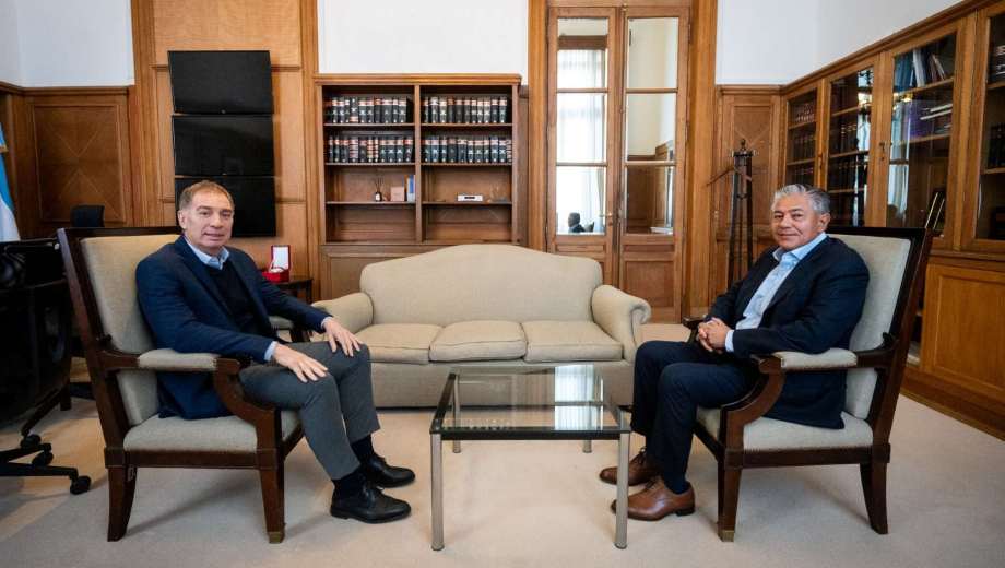 El gobernador Rolando Figueroa se reunió con el ministro del Interior, Diego Santilli. 