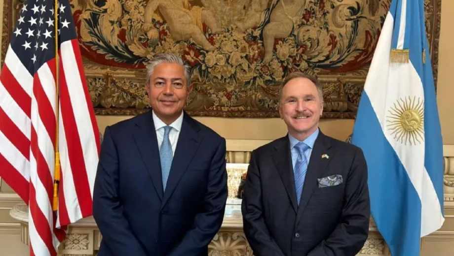 Rolando Figueroa junto a Peter Lamelas. Foto: gentileza 