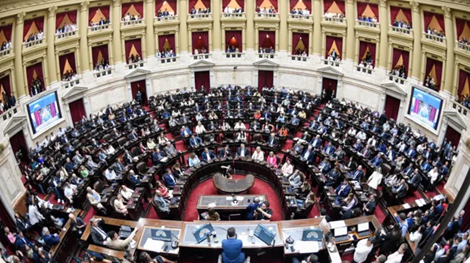 Diputados debaten un proyecto para ayudar a personas con sobreendeudamiento