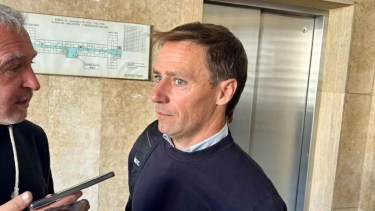 La causa contra Manuel Adorni suma pruebas: Matías Tabar presentó facturas, remitos y conversaciones