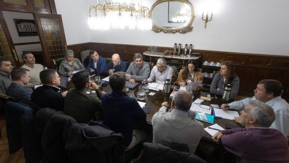 El viernes, el gobernador Weretilneck reunió en la Residencia a su Gabinete. Foto: Pablo Leguizamón.