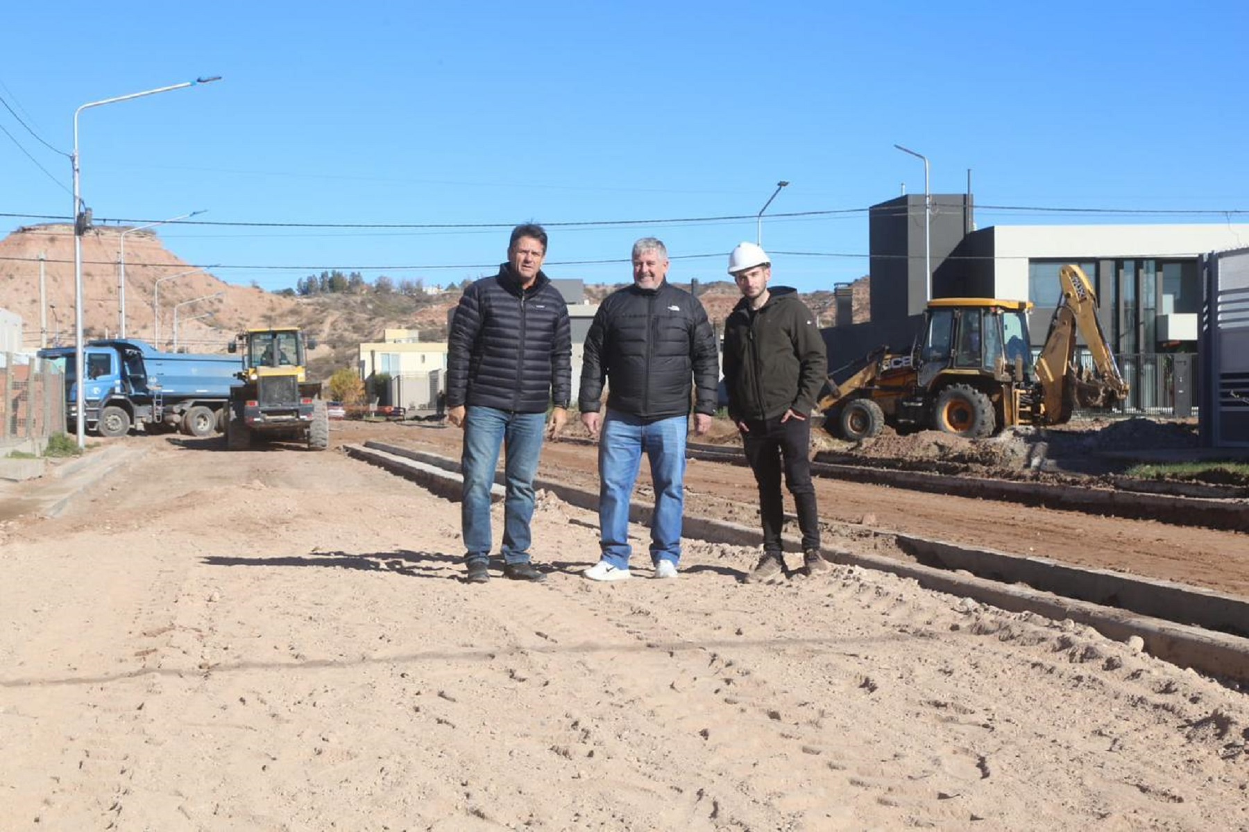 Imagen de Mariano Gaido confirmó que la obra de asfalto en Rincón del Río supera el 80% de avance