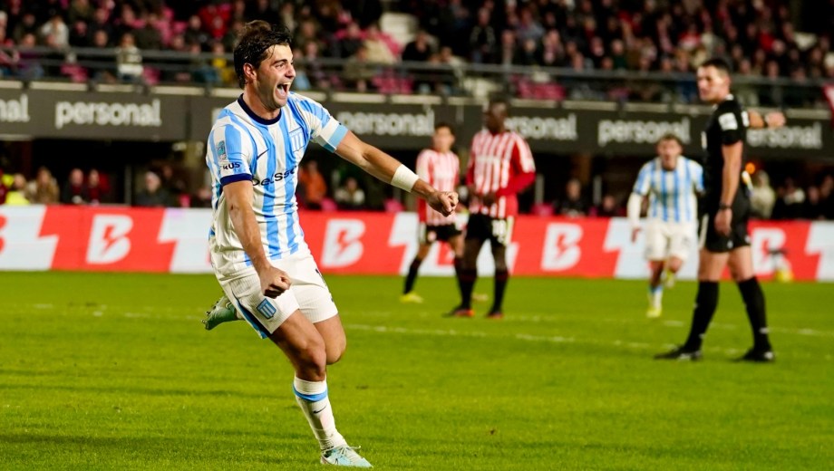 Santiago Sosa le dio el triunfo a Racing contra Estudiantes. (Foto: Maxi Failla - Clarín Fotos)