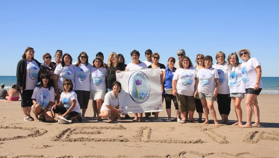 El grupo de fibromialgia Bariloche suele realizar viajes a Las Grutas. "El mar y el sol nos hace bien", dicen. Foto: gentileza
