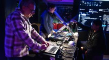 Imagen de Un curso abre puertas en las discotecas: un histórico DJ de Bariloche forma a las nuevas generaciones