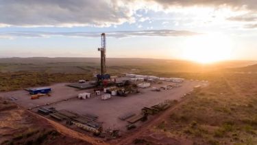Video | Se robaron un camión en un yacimiento en Centenario: quedaron filmados y ofrecen $2 millones de recompensa