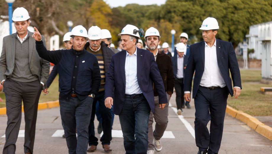 Este paso significa la reactivación de áreas clave de la refinería, la generación de empleo especializado y la consolidación de la zona como un puerto de salida estratégico para la bioeconomía. Foto gentileza.