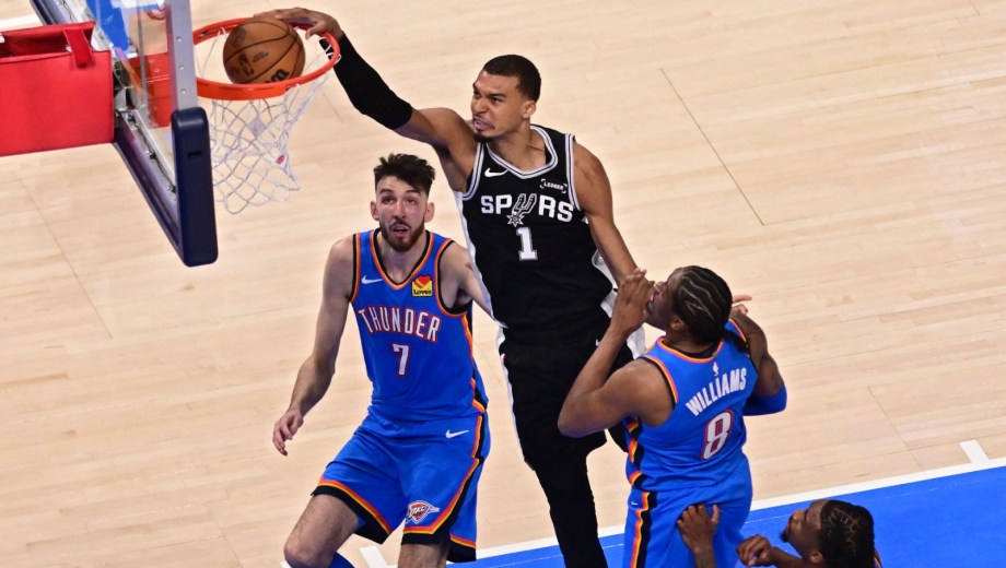 Victor Wembanyama brilló en la victoria de los Spurs en Oklahoma. (Foto: AFP)