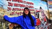Imagen de Azul Eva, la artista que encontró en la Patagonia un lienzo gigante para llenar de color y emociones