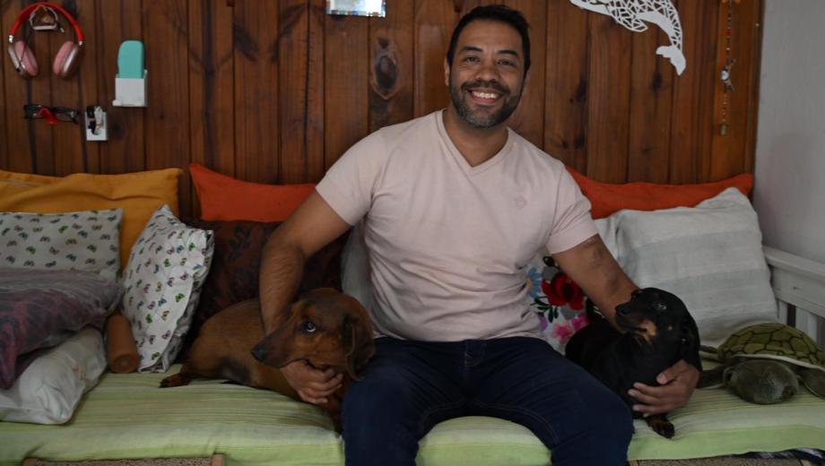 Luis Acosta tiene 38 años y recibirá un riñón de su amiga Celeste el 4 de junio. Foto: Alfredo Leiva
