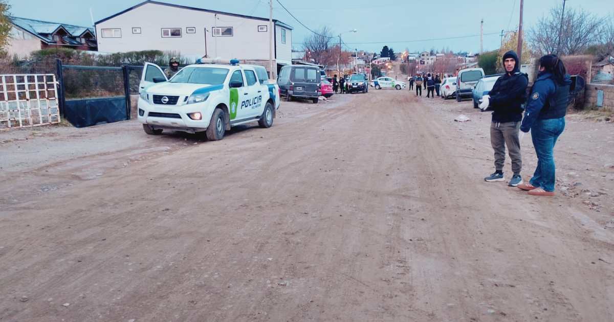 Imagen de Levantaron rastros de sangre en la casa donde los asaltantes se ocultaron tras matar al comerciante de Bariloche