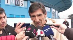 Los dardos de Gustavo Costas a Milito tras su salida de Racing: «No fue lo que hablamos»