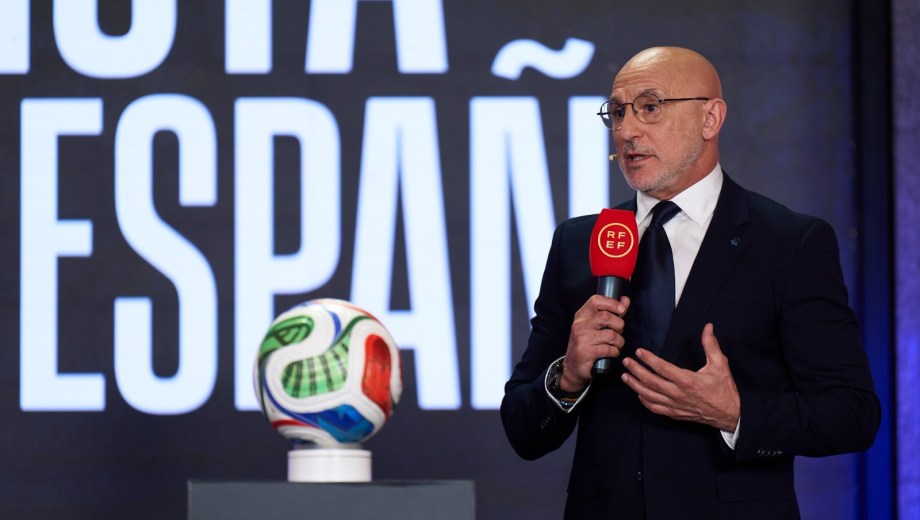 Luis de la Fuente, DT de España, confirmó la lista de 26 para el Mundial. (Foto: @SEFutbol)