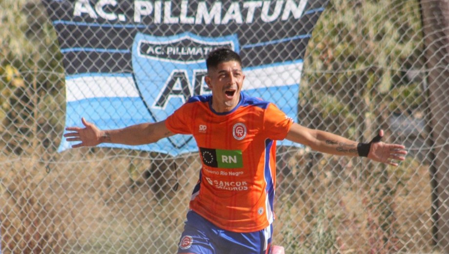 Damián Quesada convirtió los cuatro tantos para el Naranja. (Foto: prensa Deportivo Roca)