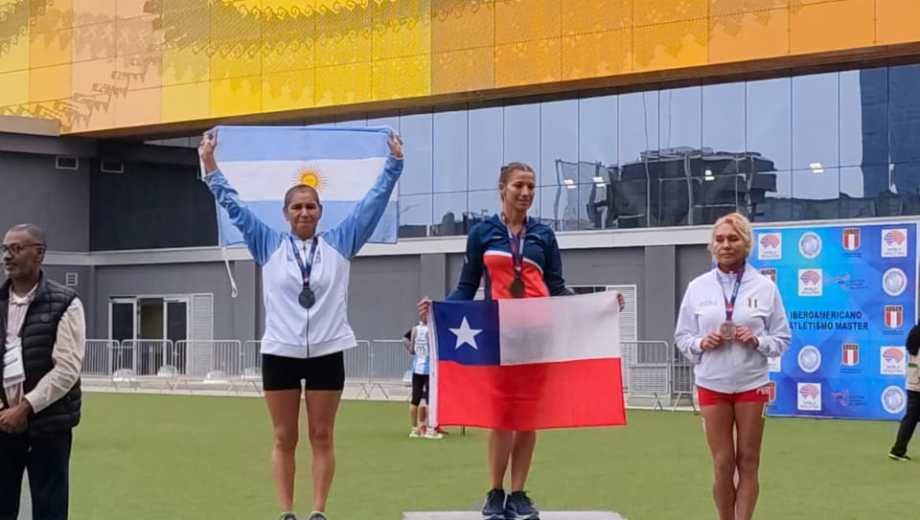 Quintreman, en el podio de los 800 metros donde se quedó con la medalla de plata. (Fotos Gentileza)