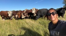 Imagen de La mujer que impuso su sello en la ganadería bovina de la Patagonia: «Esto es mi vida»