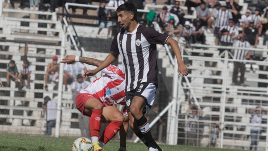 Cipolletti ya le ganó a San Martín en este torneo, 3 a 0 en La Visera. (Foto: Oscar Livera)