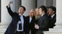 Imagen de Interna en el oficialismo: Javier Milei intenta frenar el cruce entre Karina y Santiago Caputo mientras la oposición presiona a Manuel Adorni
