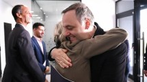 Imagen de Con respaldo de Karina Milei, Manuel Adorni lideró la inauguración de una planta de Mercedes Benz