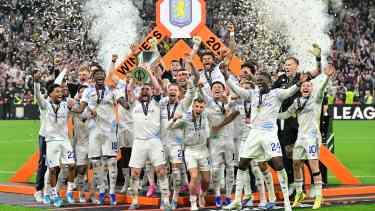 Aston Villa campeón de la Europa League: golazo de Buendía y arco en cero de Dibu Martínez ante Friburgo