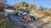 Imagen de Gran operativo de bacheo en Ruta 22 y 151: Cipolletti repara la zona bajo el puente ferroviario