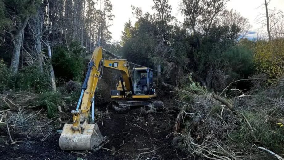 Comenzaron los primeros trabajos de la nueva toma de agua sobre el lago Gutiérrez, una obra histórica para el crecimiento de Bariloche. Foto: gentileza.