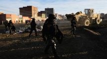 Imagen de En medio de la cuarta semana de bloqueos en Bolivia, el Congreso autorizó la intervención de las fuerzas armadas en las protestas