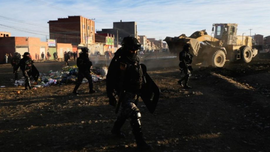 En las protestas de Bolivia piden la renuncia de Rodrigo Paz. Foto: Gentieza AP.  