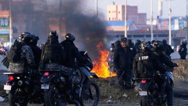 Bolivia paralizada por las manifestaciones: la Policía lanzó gases para liberar rutas hacia La Paz
