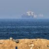Imagen de Tensión en el Estrecho de Ormuz: Irán afirma que atacó un buque de Estados Unidos y Washington lo desmiente